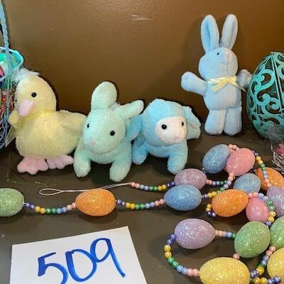 Lot 509 - Easter Decor