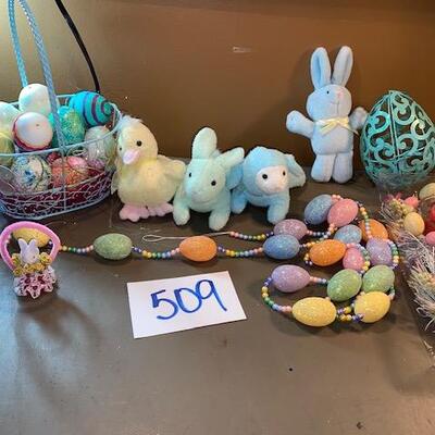 Lot 509 - Easter Decor