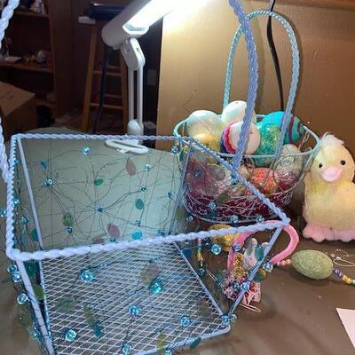 Lot 509 - Easter Decor