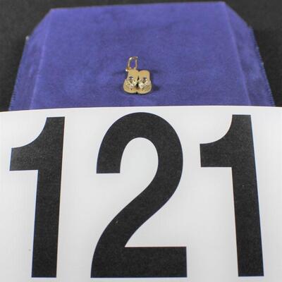 LOT#121J: Stamped 14K Gold Flip Flop Pendant w/ 