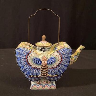 LOT#220LR: Decorative Butterfly Tea Pot