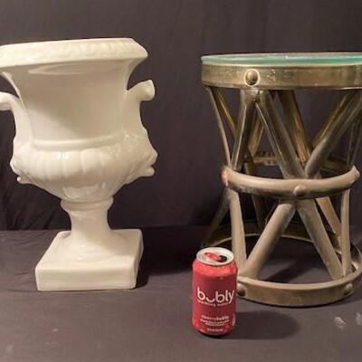 LOT#233LR: Pedestal & Urn Lot