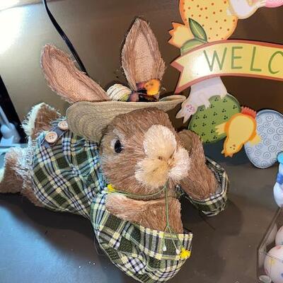 Lot 510 - Easter Decor