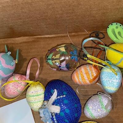 Lot 511 - Easter decor