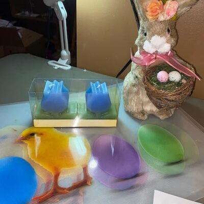 Lot 512 - Easter Decor