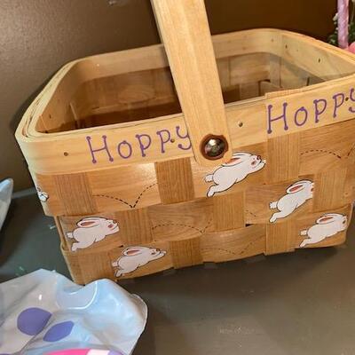 Lot 513 - Easter Decor