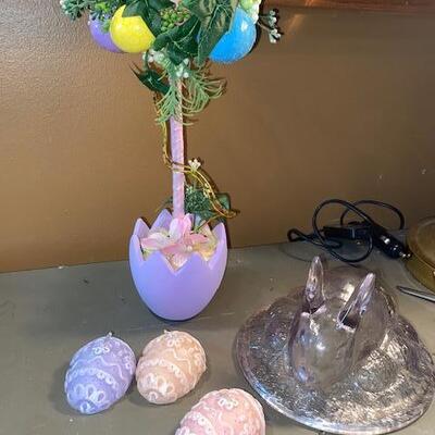 Lot 513 - Easter Decor