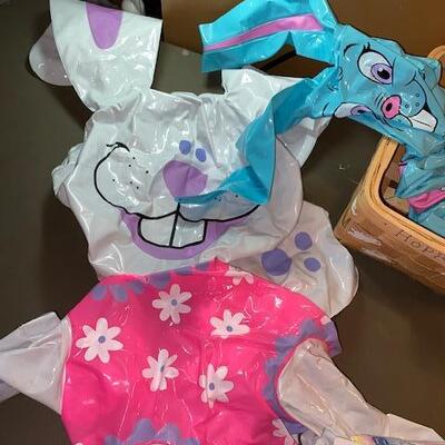 Lot 513 - Easter Decor