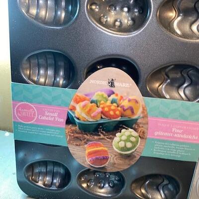 Lot 516 - baking items