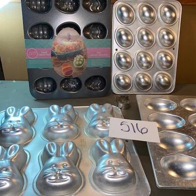 Lot 516 - baking items