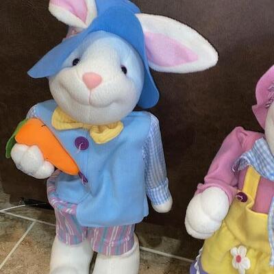 Lot 519 - Bunny Couple