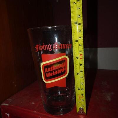 ANTHONY WEINER Flying Saucer Pint Glass 2013 Weiner Think Long & Hard Before U Text Sexting