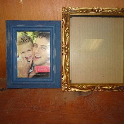 2 Picture Frames 