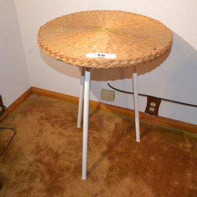 LOT 10 PLASTIC TABLE WITH WICKER TOP