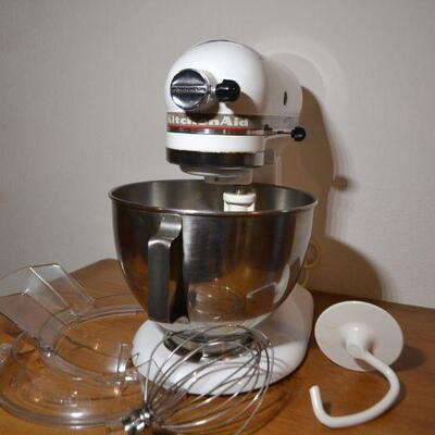 LOT 11 KITCHEN AID MIXER WITH ATTACHMENTS