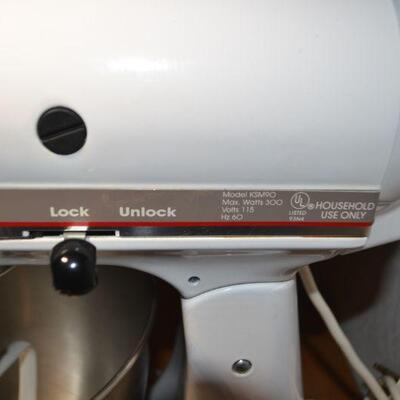 LOT 11 KITCHEN AID MIXER WITH ATTACHMENTS