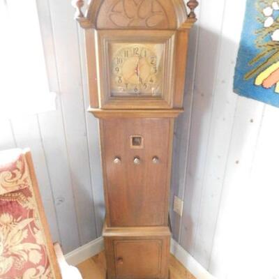 Vintage Grandmother Telechron Electric Clock Radio with Majestic Model 15 Components and Tubes 67