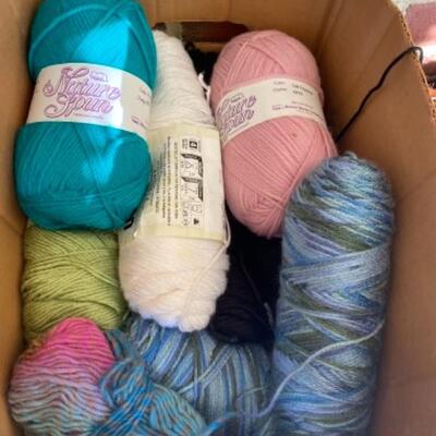 I675 Lot of Yarn for Knitting or Crocheting 