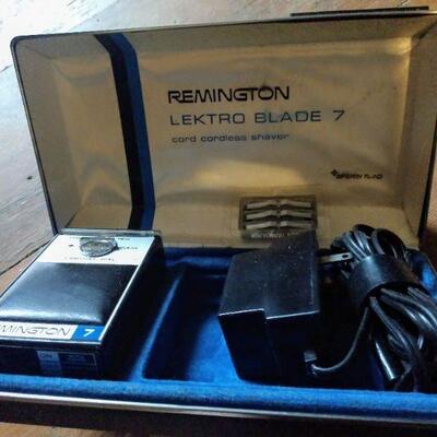 Vintage Remington 7 Shaver with original case