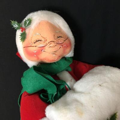 Lot 6: Pair of large Annalee Santa Claus and Mrs. Claus Christmas Decorations