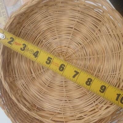Picnic Wicker Paper Plate Holders