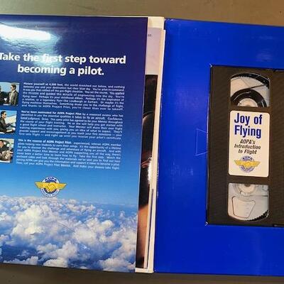 Lot 530 - Flight books