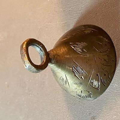 Lot 532 - Brass chimes