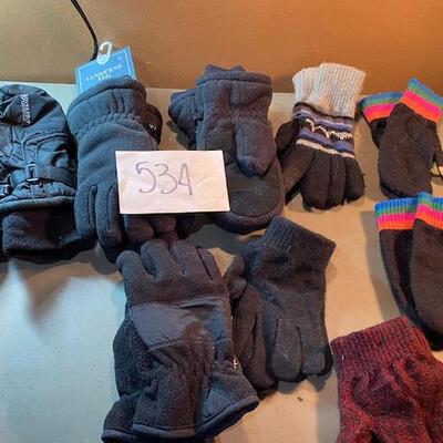 Lot 534 - Childrens Gloves