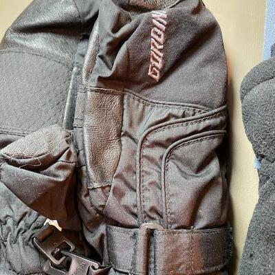Lot 534 - Childrens Gloves