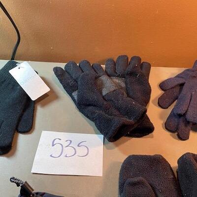 Lot 535 - adult gloves and mittens