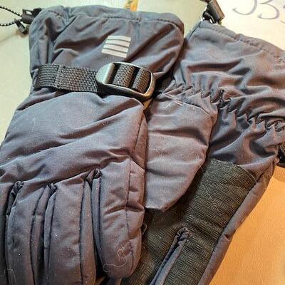 Lot 535 - adult gloves and mittens