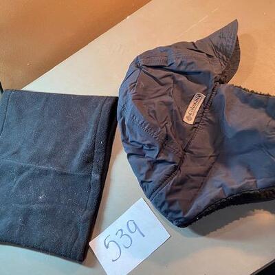 Lot 539 - Columbia hat and fleece neck Gaiter