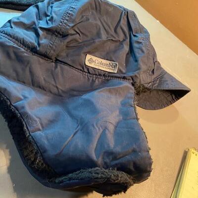 Lot 539 - Columbia hat and fleece neck Gaiter