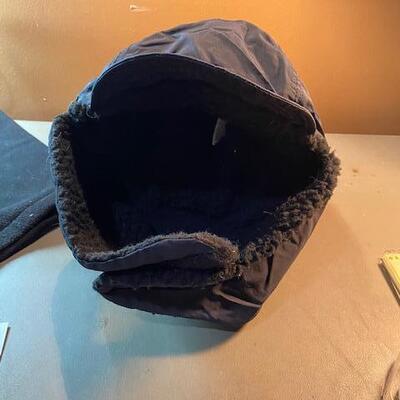 Lot 539 - Columbia hat and fleece neck Gaiter