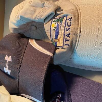 Lot 541 - hats