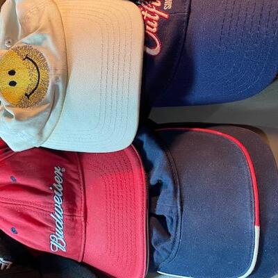 Lot 541 - hats