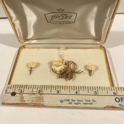 Signed Van Dell Vintage Jewelry Pin & Screw on earring st