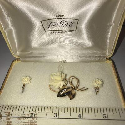 Signed Van Dell Vintage Jewelry Pin & Screw on earring st