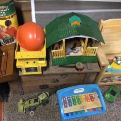 H-394 Vintage Lincoln Log Container Tonka Trencher Caterpillar Dump TruckBrier Horses with Stable Toy Chest/Bench