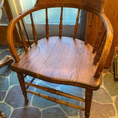 H686 Antique Oak Clawfoot Table and chairs 