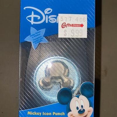 Lot 556 - Mickey Mouse Scrapbooking