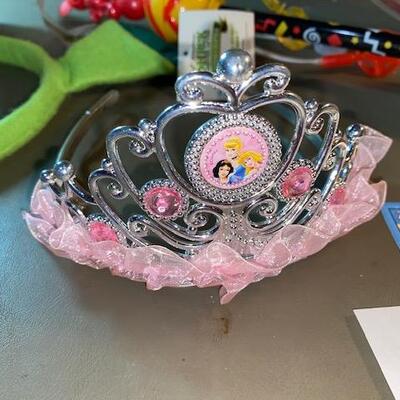 Lot 559 - Disney items