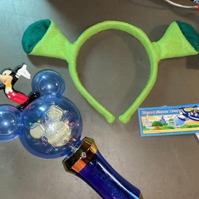 Lot 559 - Disney items