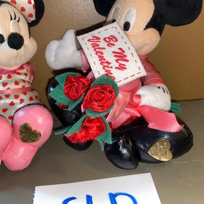 Lot 560 - Mickey Mouse and Minnie Valentine couple