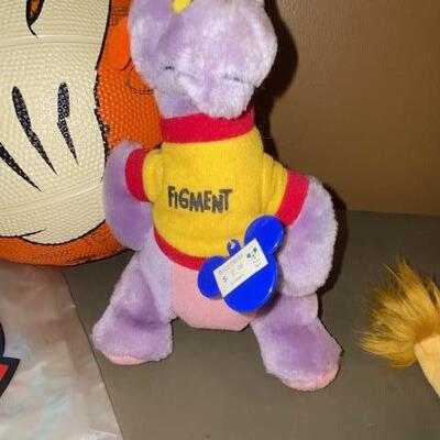 Lot 572 -  Disney items