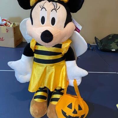 Lot 575 - Minnie Mouse Halloween