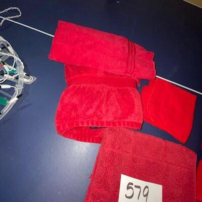 Lot 579 - Red bath towels