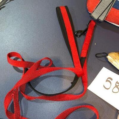 Lot 585 - Pet items