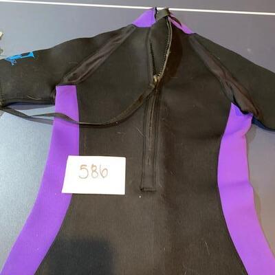 Lot 586- Wetsuit