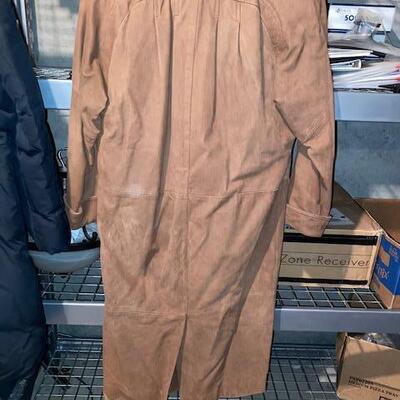Lot 593 - Ladies Suede Coat